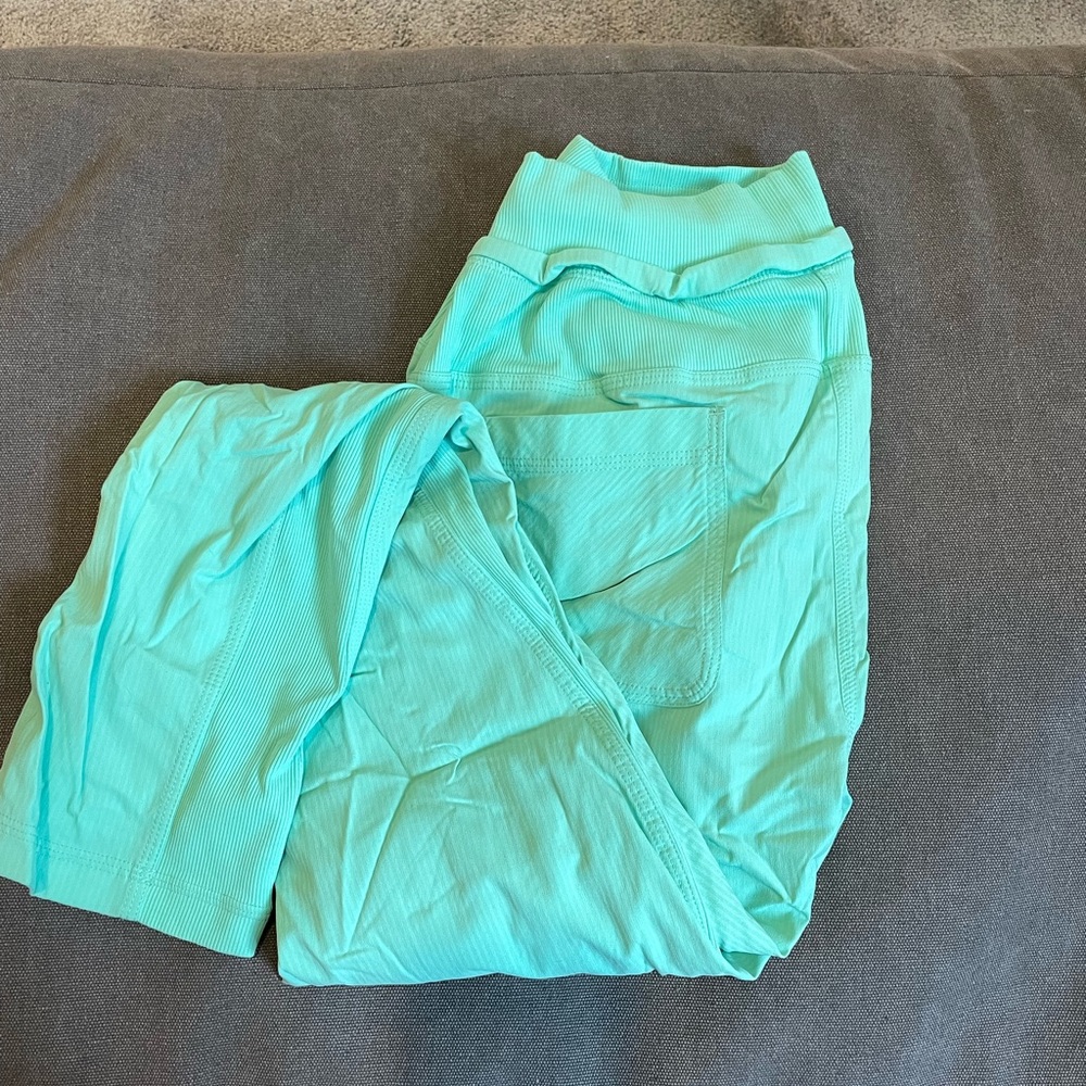 Lululemon - Street to Studio *Lined - Size 4